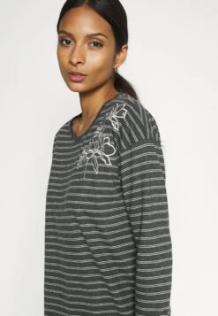 Triumph Nachtwäsche Set - Dark Grey Melange -Triumph Verkäufe 2025 0fa4d1f8ed8c4bfea15a1c3cdbadd78c