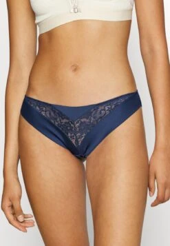 Triumph VIVID SPOTLIGHT BRAZILIAN - Slip - Deep Water