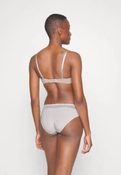 Triumph FEEL OF TAI 3 PACK - Slip - Creamy Dream -Triumph Verkäufe 2025 d24222b97fb946db819e3849d7b80ee5