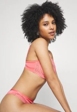 Triumph AURA SPOTLIGHT - Bügel BH - Sugar Coral -Triumph Verkäufe 2025 e09a269d64d54be7bf4b63a7879d2645