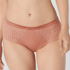 Triumph Maxi Slip Aura Spotlight