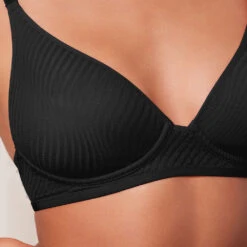 Triumph Schalen BH Harmony Spotlight -Triumph Verkäufe 2025 prod 556314 details 2 1696856251