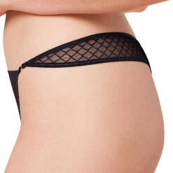 Triumph String Mysterious Spotlight -Triumph Verkäufe 2025 prod 560878 details 2 1707204470